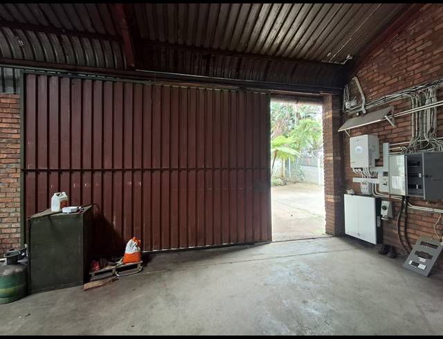900M² WAREHOUSE TO LET IN MEISIES HALT